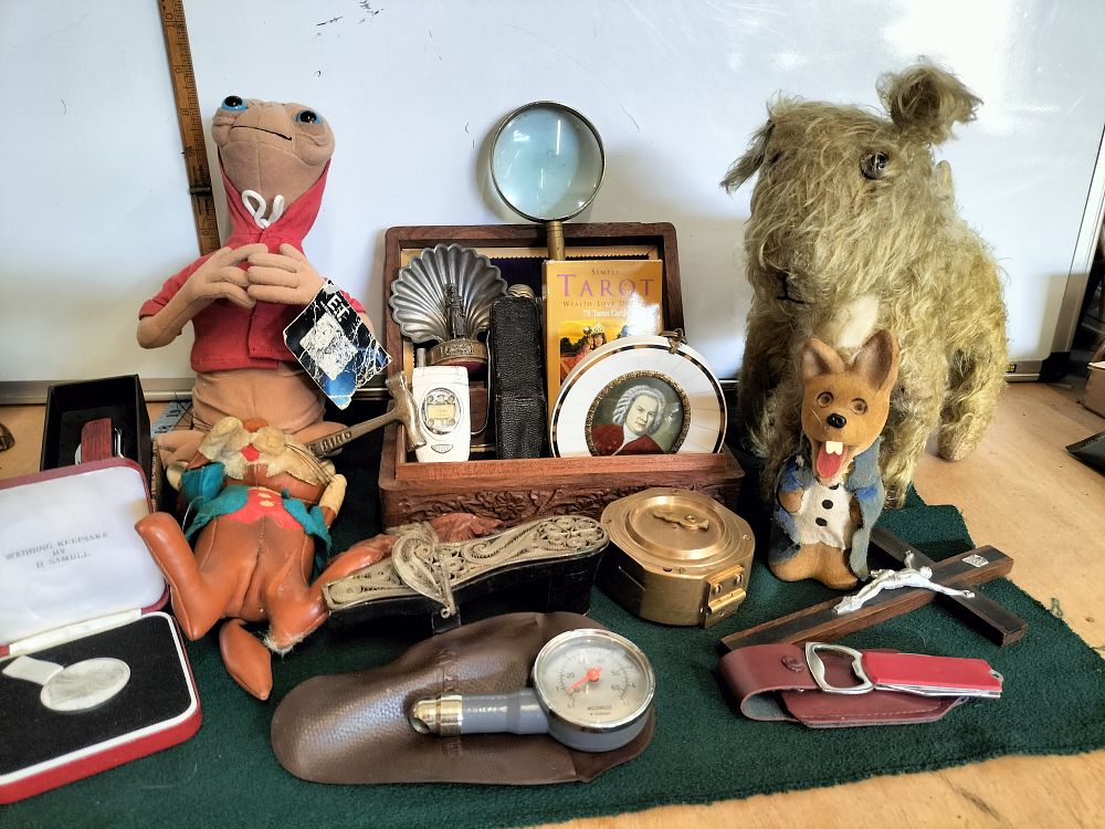 Lot 191 – A Collection of Vintage Plush Toys, Collectibles, and Instruments including E.T. The Extra-Terrestrial and MotoMeter Gauge