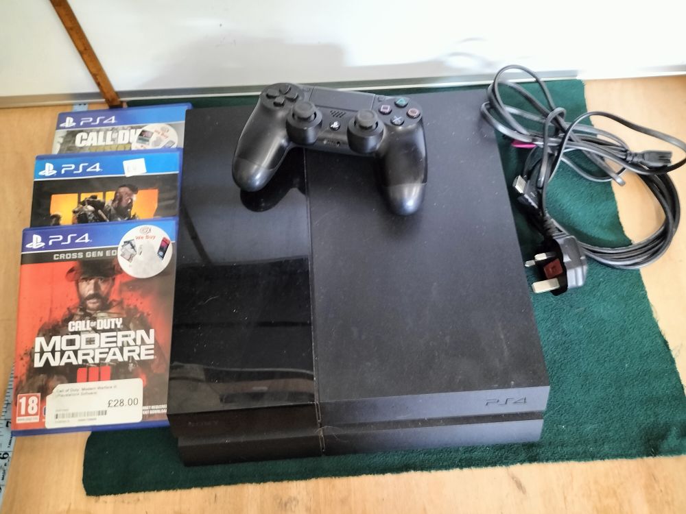 Lot 194 – Sony PlayStation 4 Console Bundle including Controller and Three Games