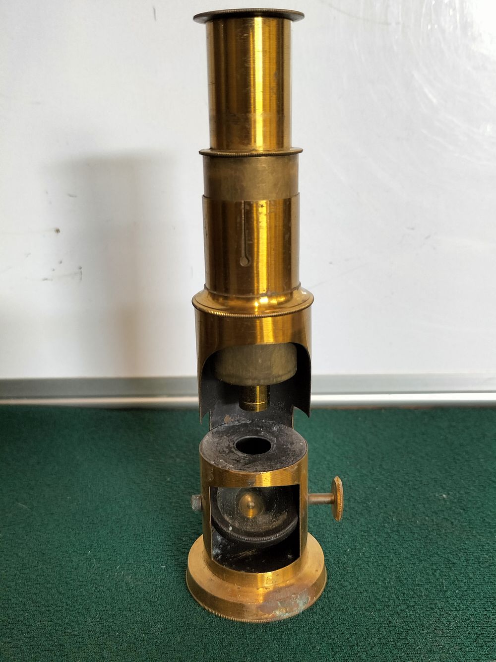 Lot 197 – A 19th Century Lacquered Brass Drum Microscope