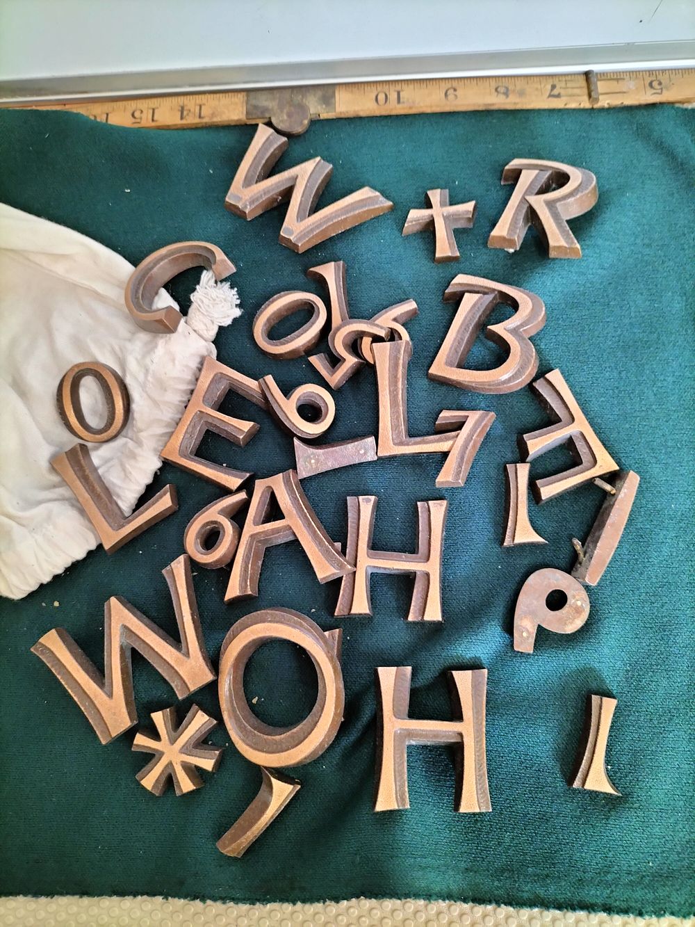 Lot 177 – A Collection of Vintage Cast Metal Art Deco Style Signage Letters