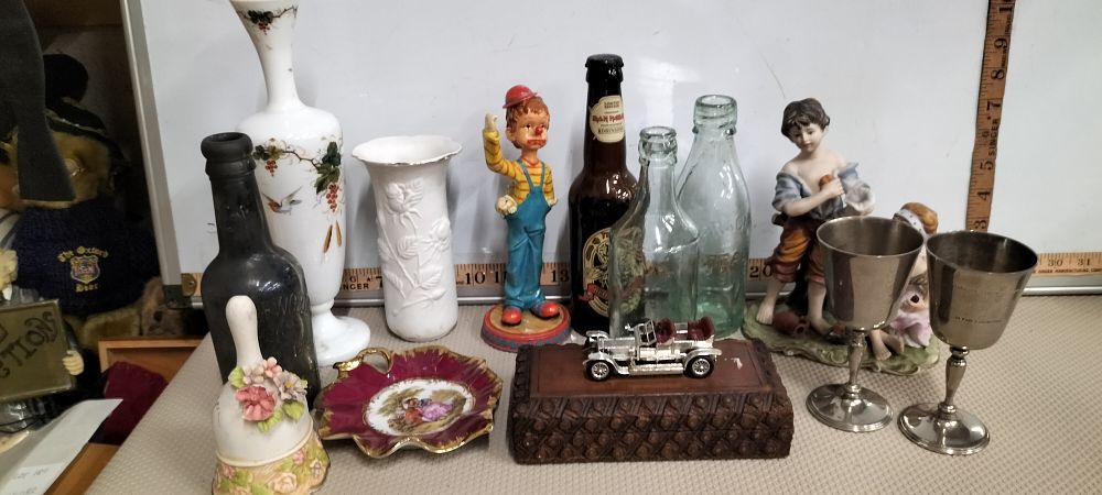 Lot 181 – A Collection of Vintage Decorative Ceramics, Glassware, and Metalware