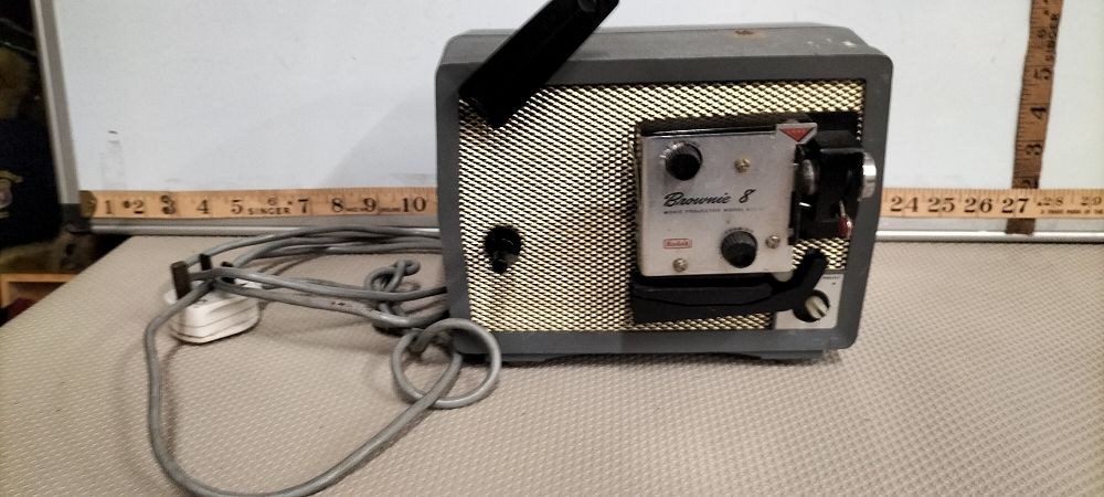 Lot 184 – Kodak Brownie 8 Movie Projector Model A15-G