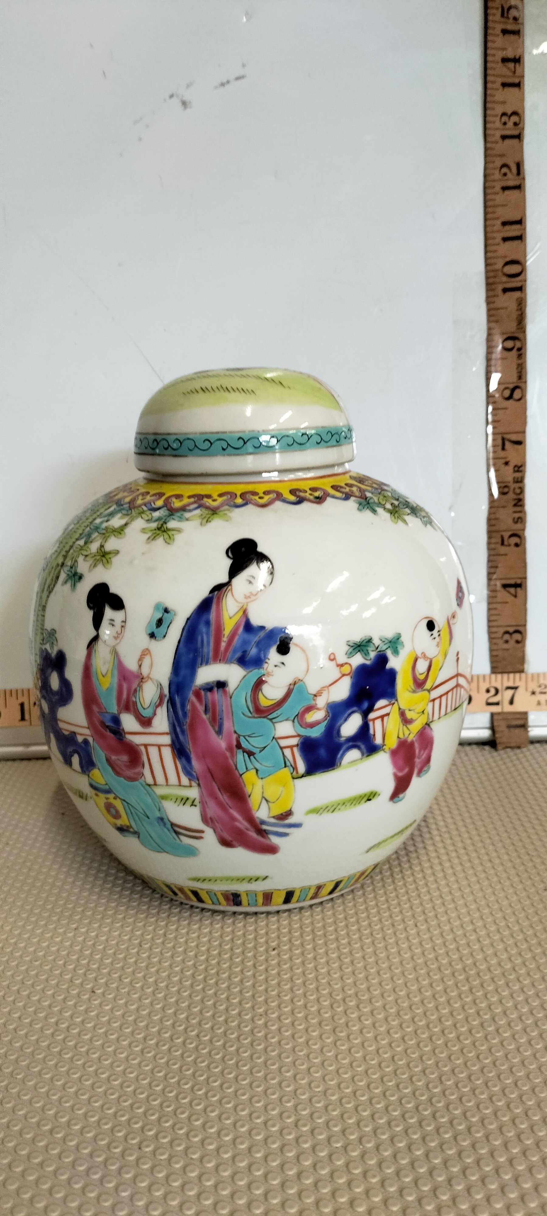 Vintage Chinese Famille Rose Porcelain Ginger Jar and Cover