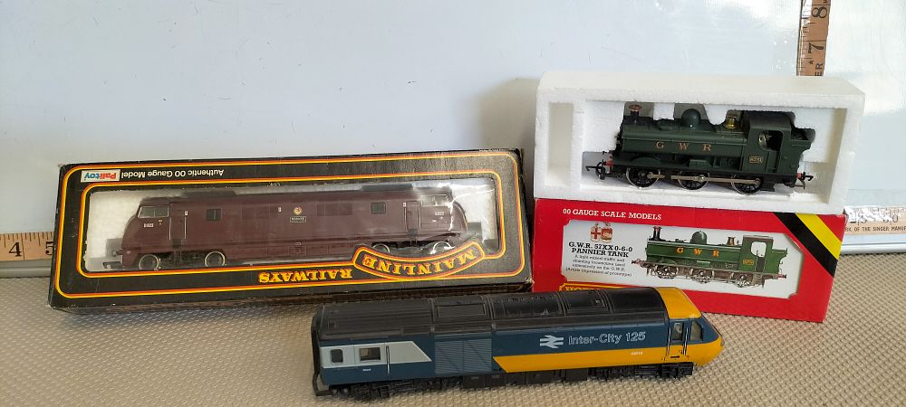 Lot 166 – Three OO Gauge Locomotives by Mainline Railways and Hornby