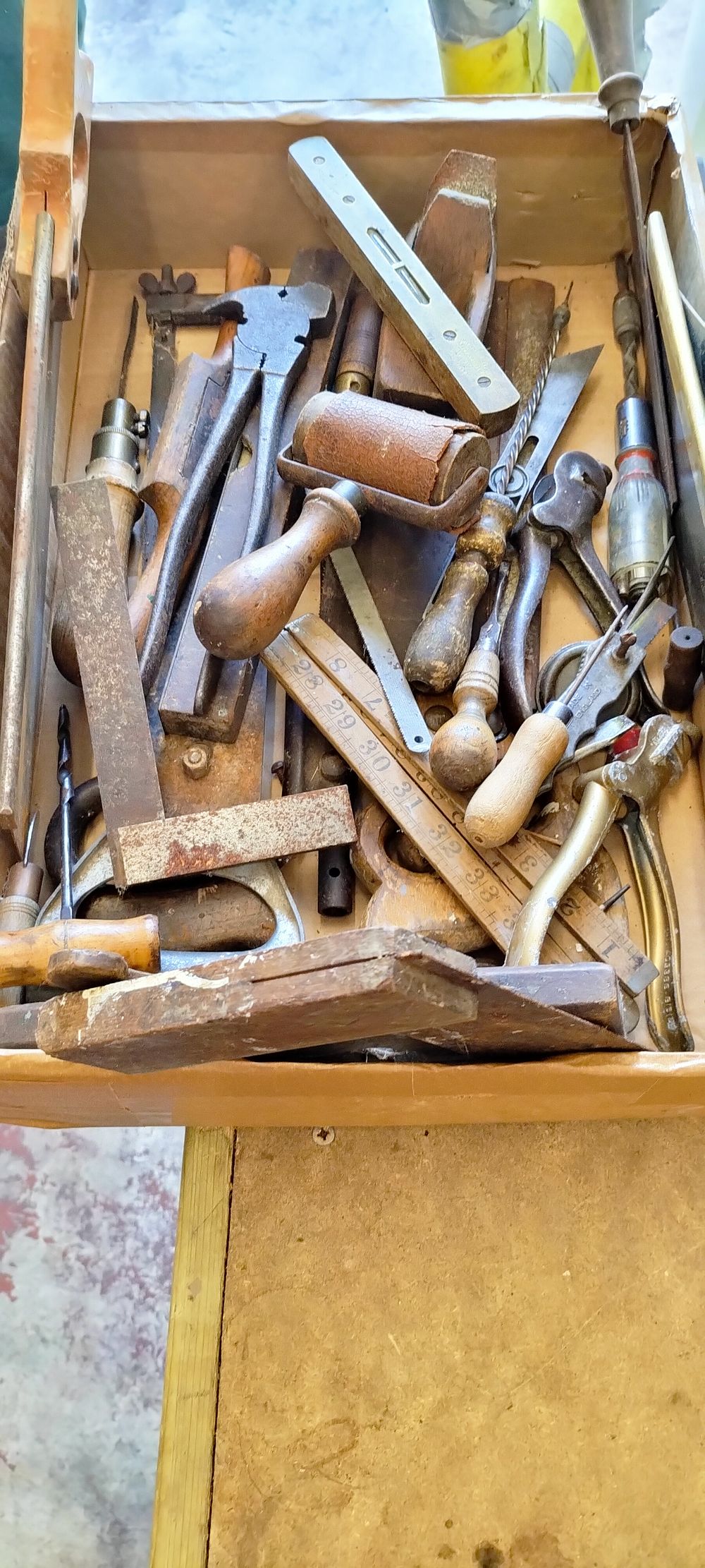 Lot 182 – An Assortment of Vintage and Antique British Woodworking Hand Tools Including Rabone