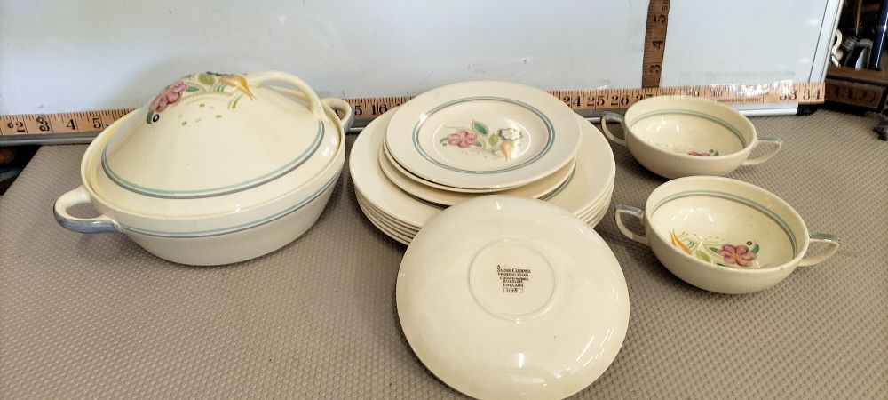 Lot 184 – A Set of Susie Cooper Dresden Spray Pattern Tableware