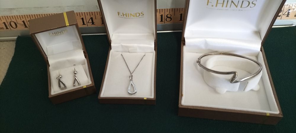Lot 188 – A Collection of F. Hinds Silver Jewellery