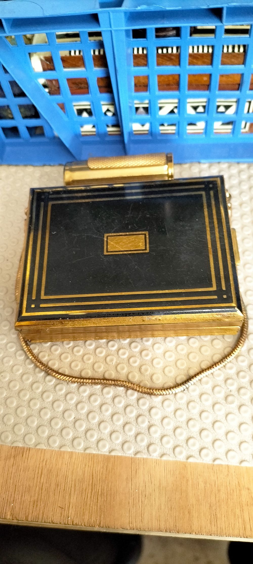 Lot 220 – A Vintage Kigu Art Deco Minaudiere with Integrated Lipstick Holder
