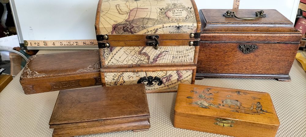 Lot 156 – A Collection of Wooden Boxes and Decorative Miniature Chests