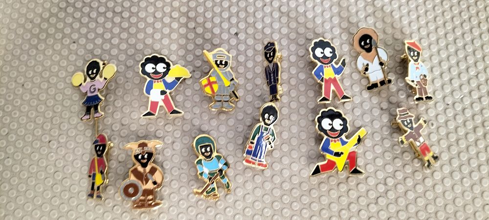 Lot 158 – A Collection of thirteen vintage Robertson’s Golly enamel lapel badges