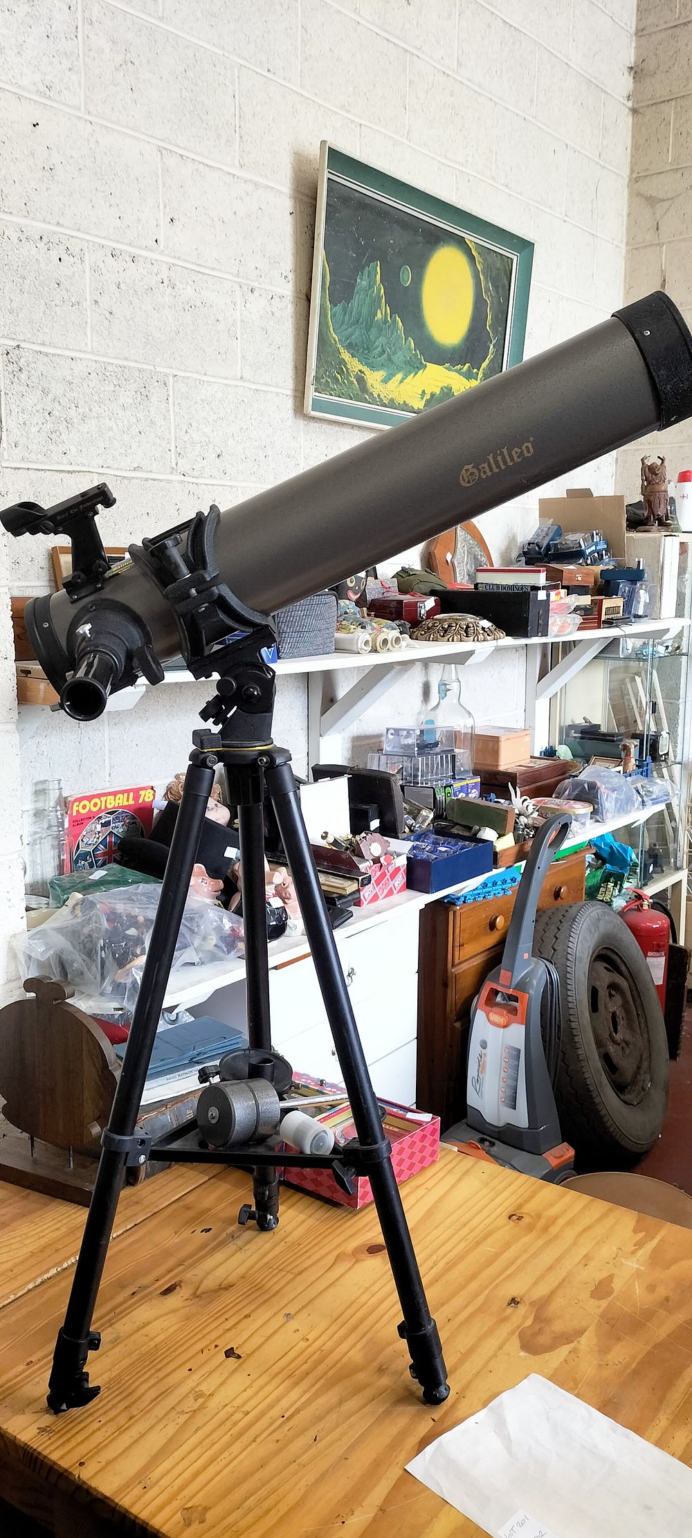 Lot 171 – Galileo Newtonian Reflector Telescope on Alt-Azimuth Tripod Mount