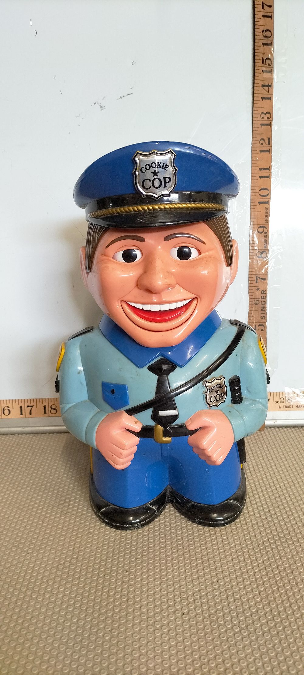 Lot 174 – Fun-Damental The Original Cookie Cop Talking Cookie Jar