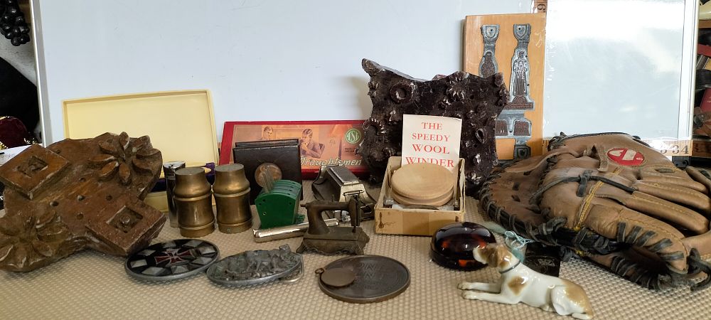 Lot 177 – An Assortment of Vintage and Antique Collectables Including Games, Tools, and Decorative Objects