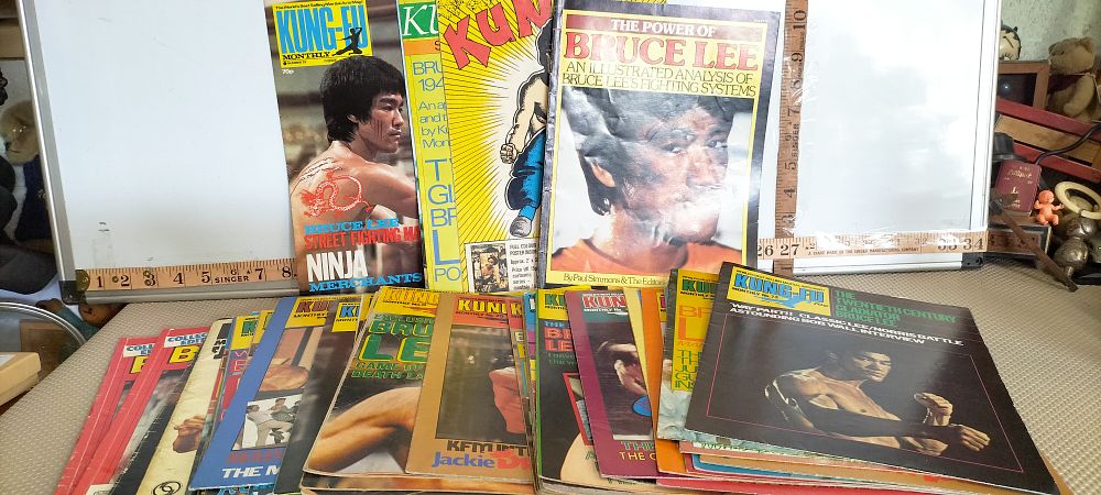 Lot 185 – A Collection of 1970s Kung-Fu Monthly Magazines Featuring Bruce Lee and an Assortment of Vintage Collectibles