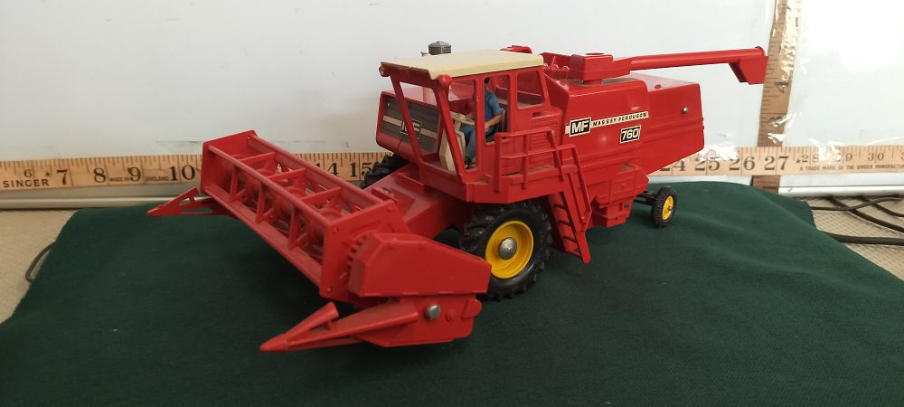 Lot 199 – Ertl Massey Ferguson 760 Combine Harvester