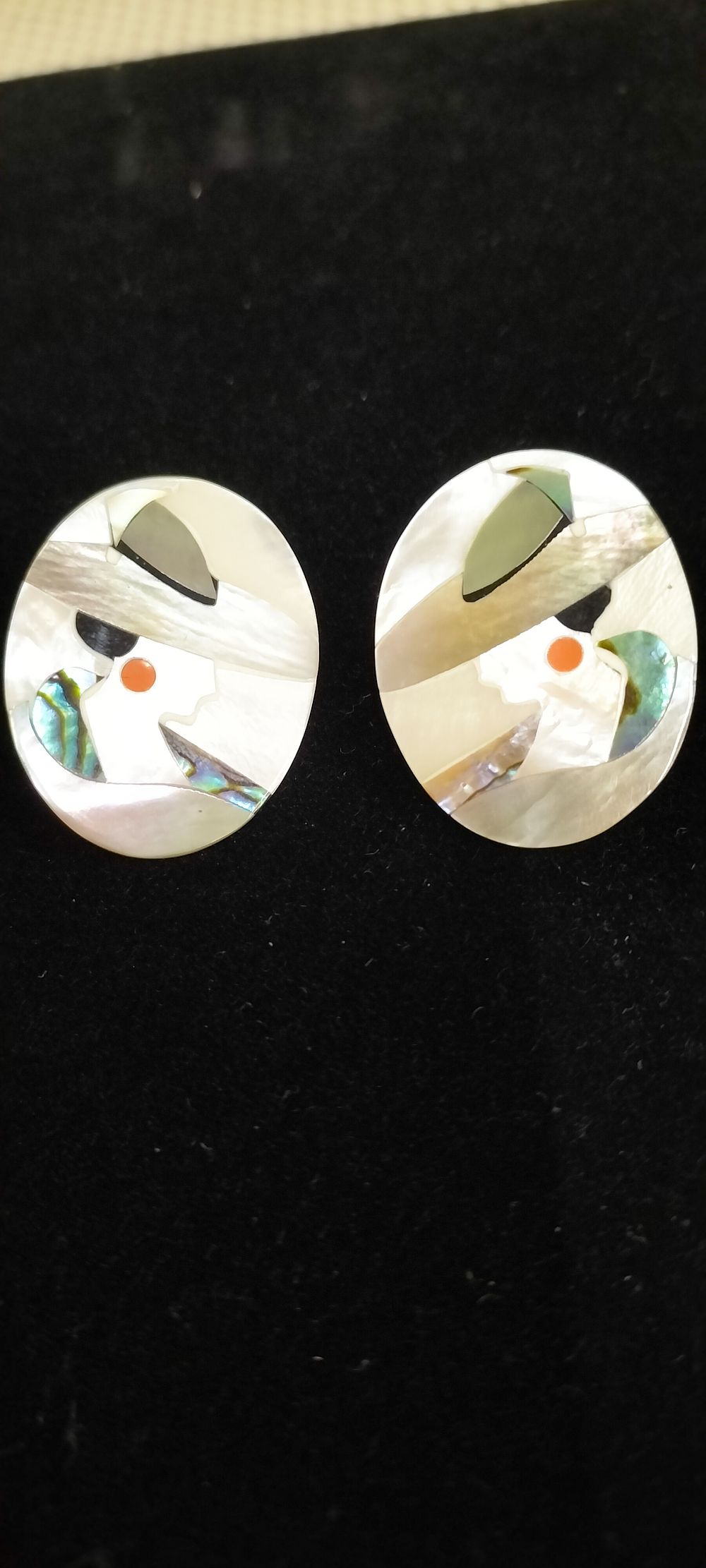 Lot 166 – A Pair of Vintage Art Deco Style Shell Inlay Lady Profile Stud Earrings