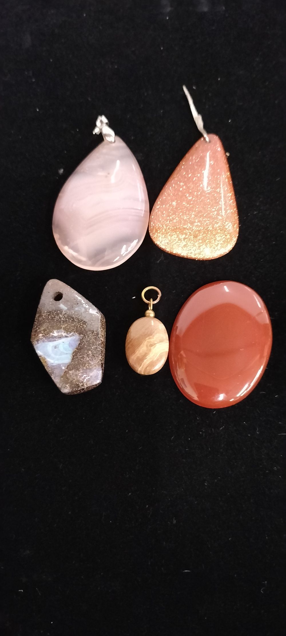 Lot 184 – An Assortment of Gemstone Pendants and a Cabochon