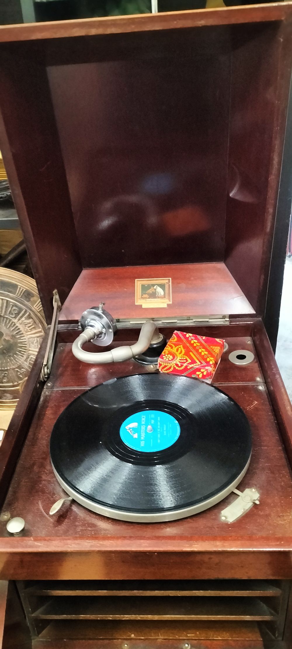 Lot 185 – A Mahogany His Master’s Voice Tabletop Gramophone