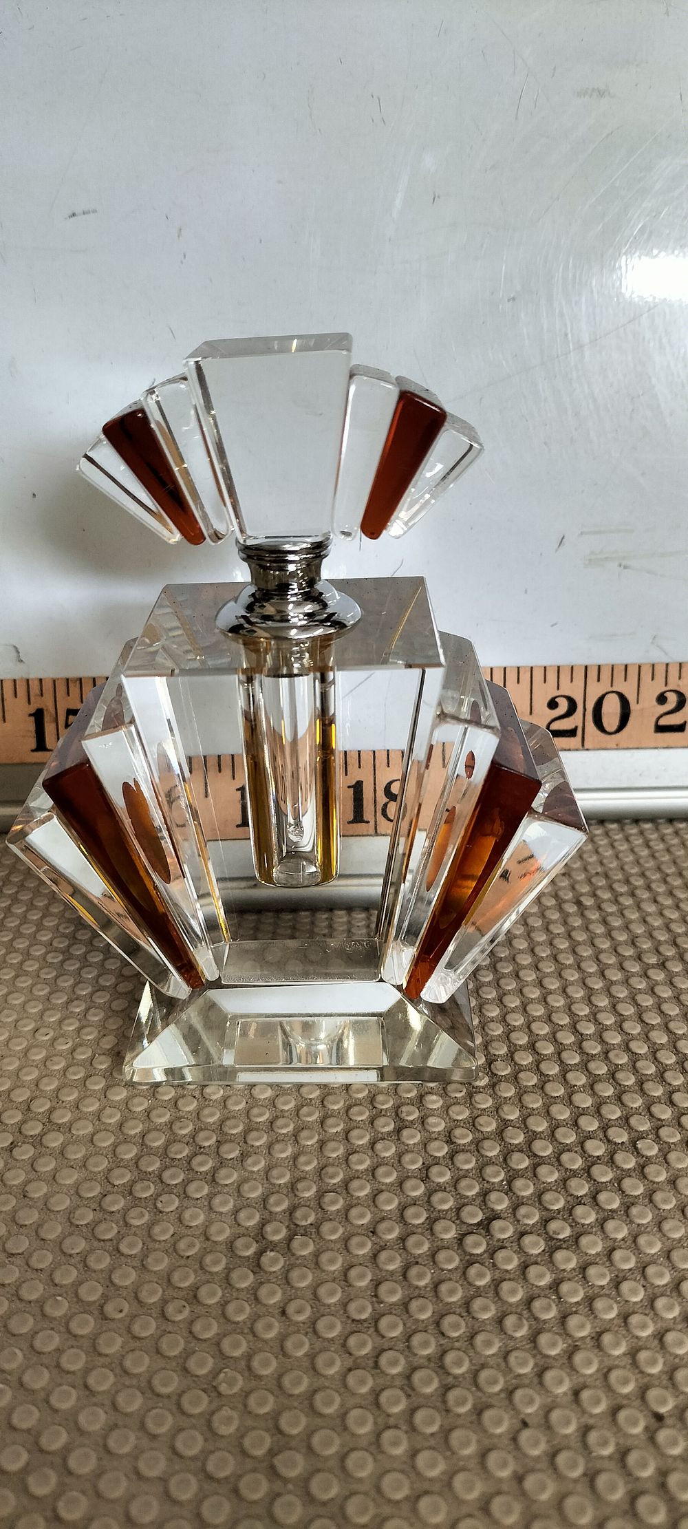 Lot 200 – An Art Deco Style Glass Amber Fan Motif Perfume Bottle