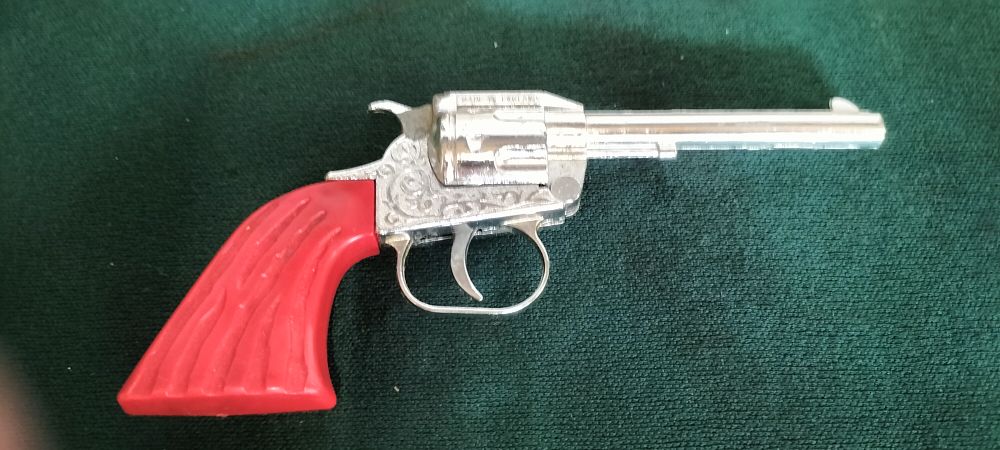 Lot 221 – A Silver Lone Star Sheriff Western Toy Cap Gun