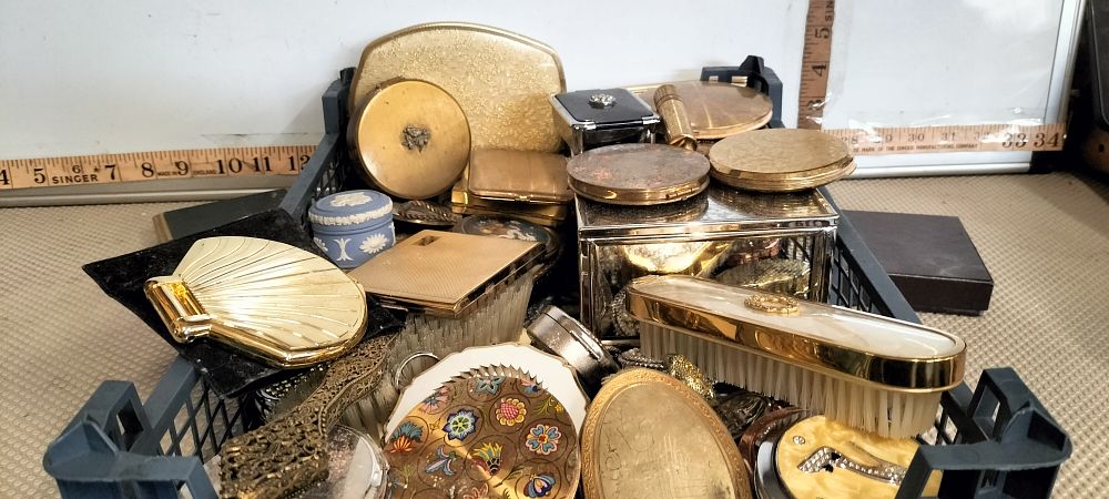 Lot 253 – A Gold Collection of Assorted Vintage Vanity and Dressing Table Accessories