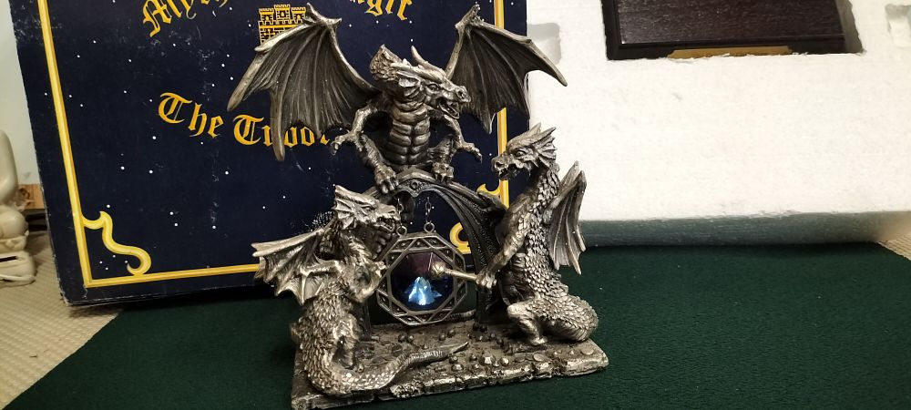 Lot 273 – A Pewter Myth and Magic The Dragon’s Gathering Dragon Figurine