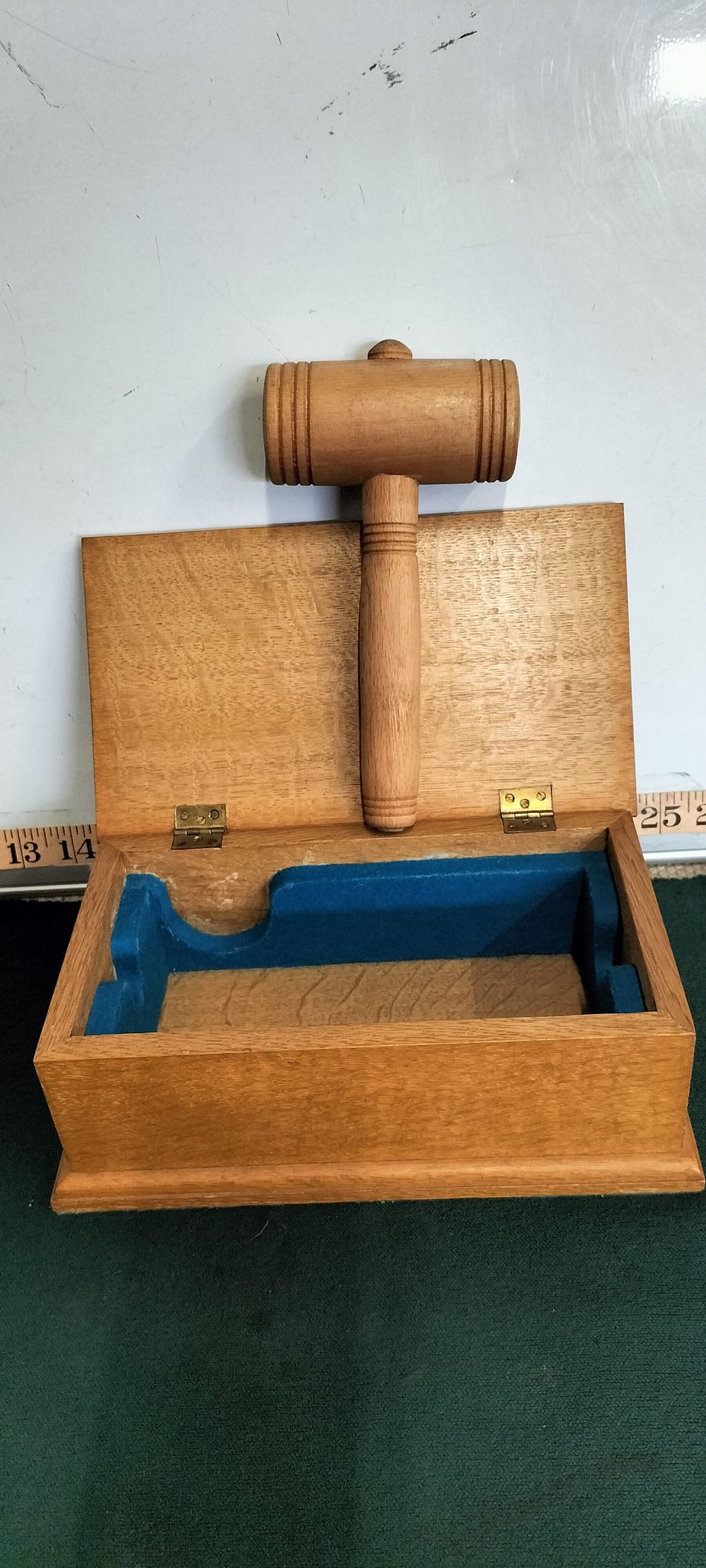 Lot 175 – An Oak Presentation Boxed Gavel