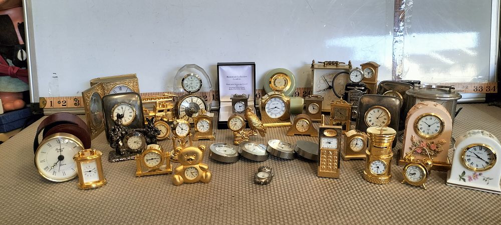 Lot 155 – A Collection of Novelty Brass and Ceramic Miniature Quartz Clocks
