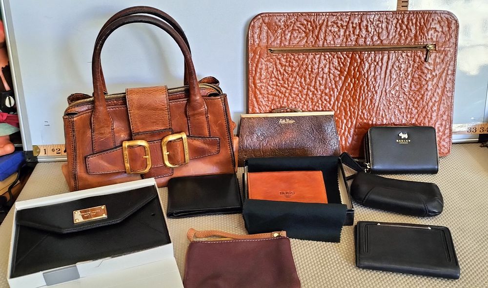 Lot 158 – A Collection Of Leather Bags And Wallets Including The Bridge