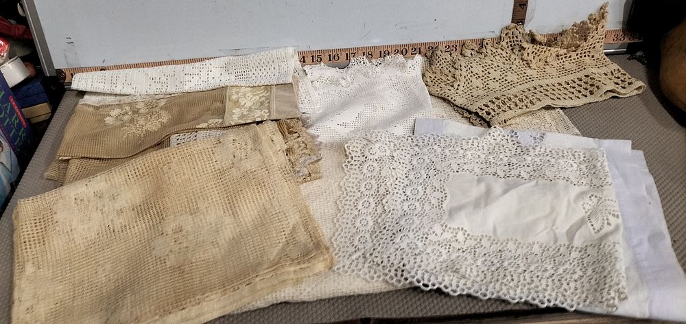 Lot 171 – A Collection of Antique and Vintage Lace and Openwork Linen Textiles