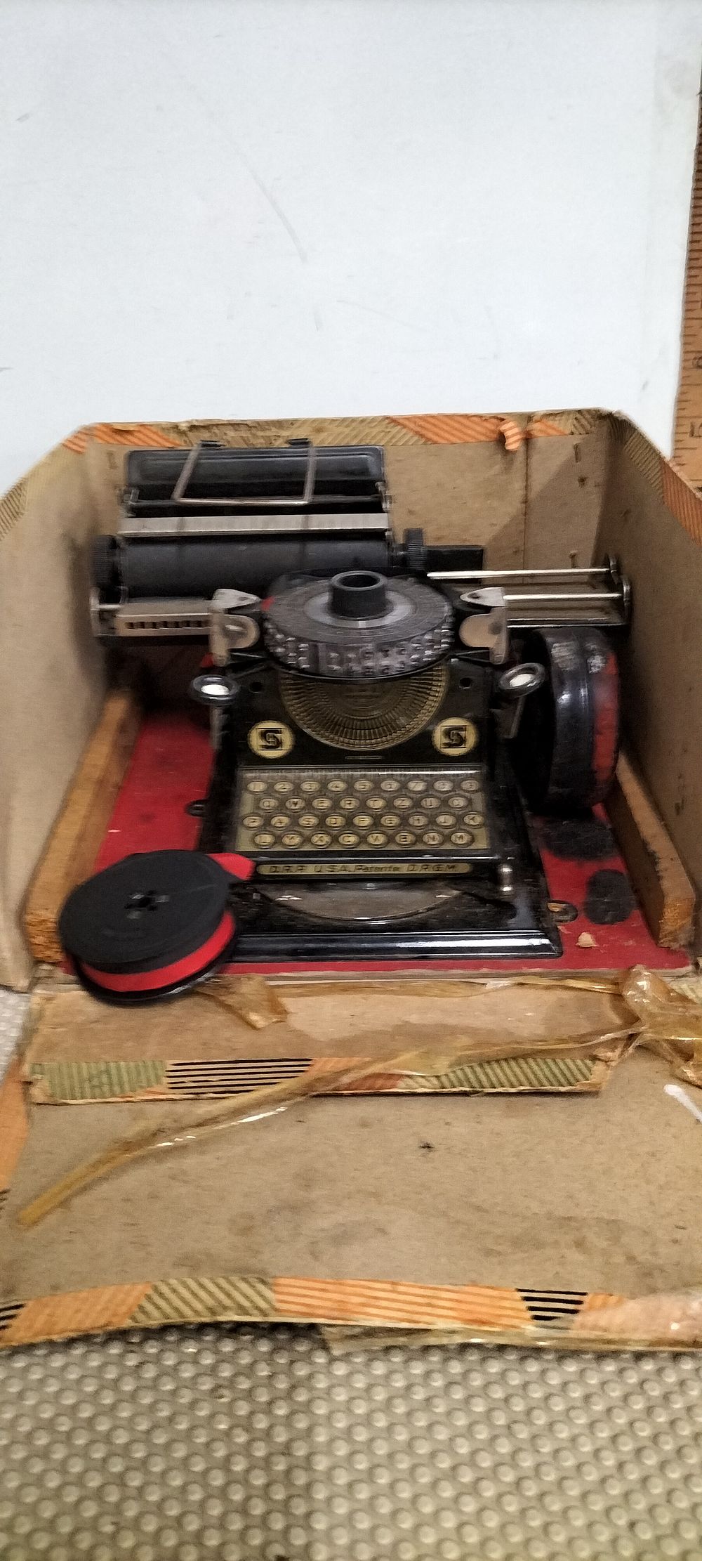 Lot 173 – A Tin Plate Child’s Index Typewriter in Original Box