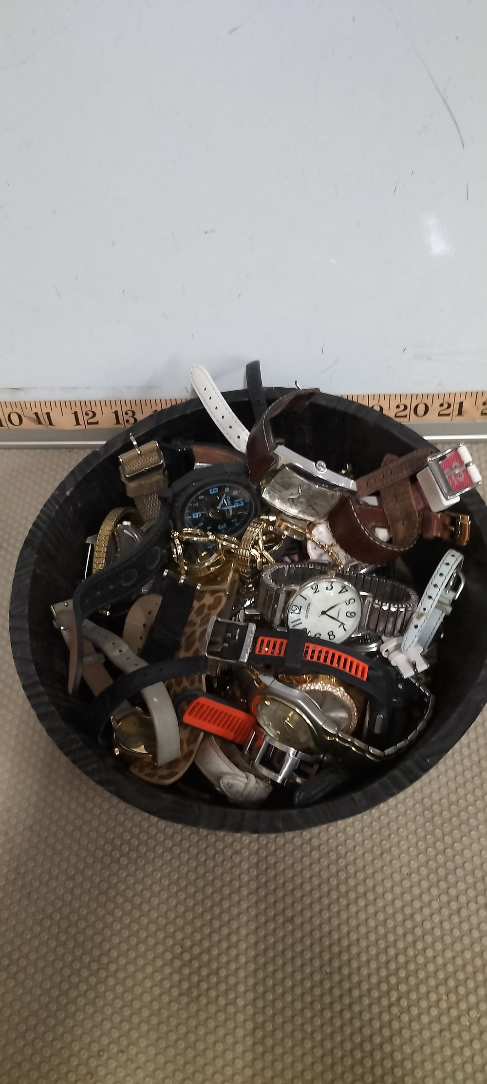 Lot 178 – An Assortment of Sekonda and Fashion Wristwatches