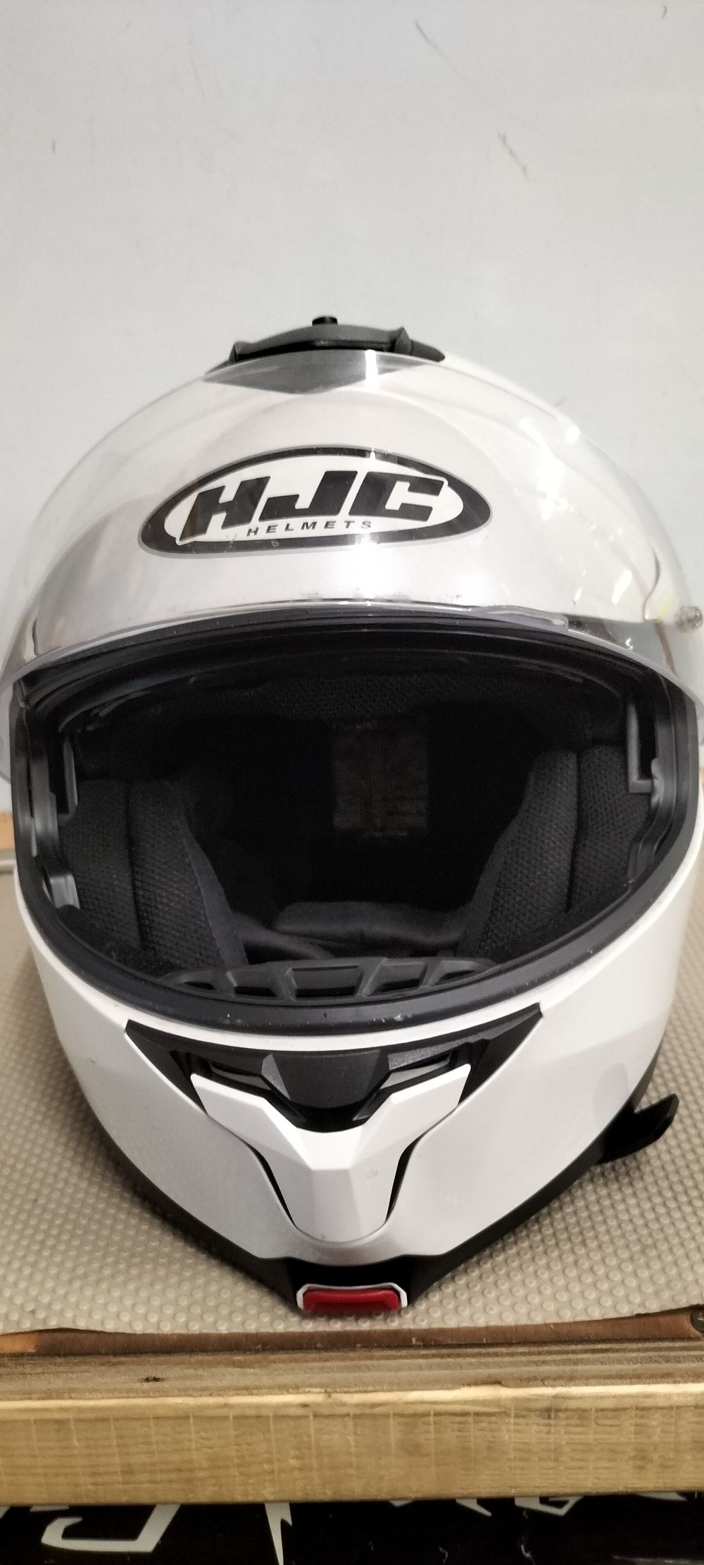 Lot 2 – A White HJC C91 Modular Motorcycle Helmet
