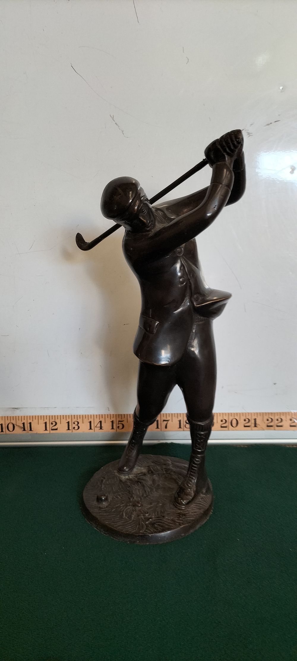 Lot 26 – A Bronze Sculpture of a Golfer in Mid-Swing