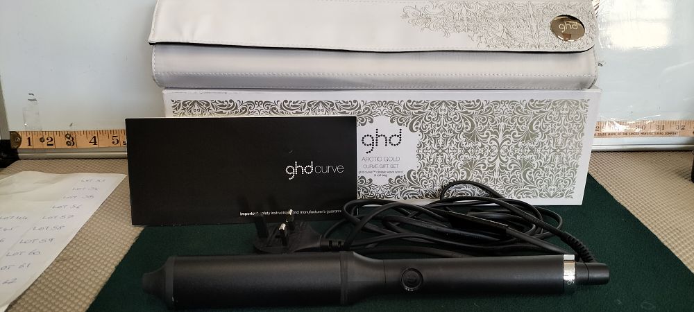 Lot 44 – A GHD Arctic Gold Curve Classic Wave Wand Gift Set