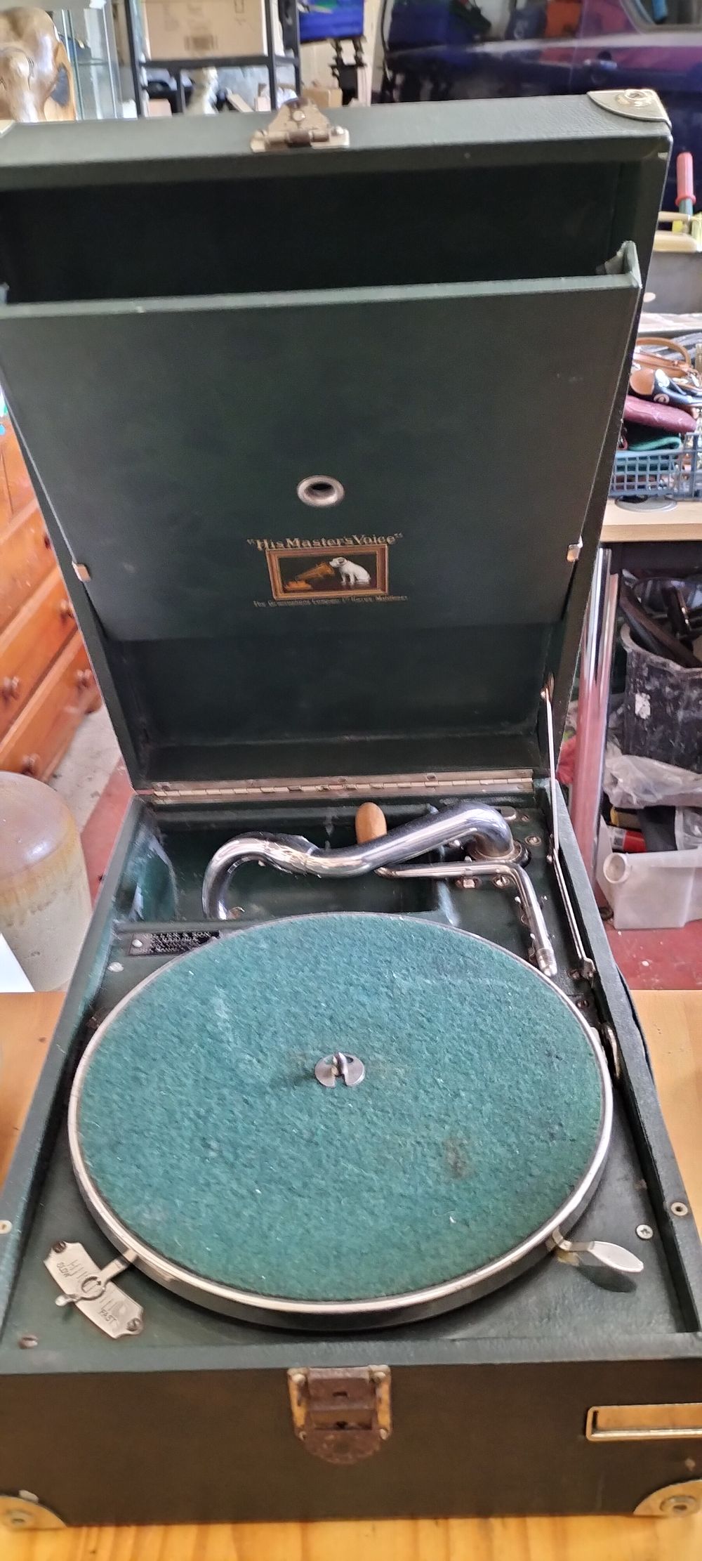 Lot 46 – An HMV Model 102 Portable Gramophone in Green Rexine