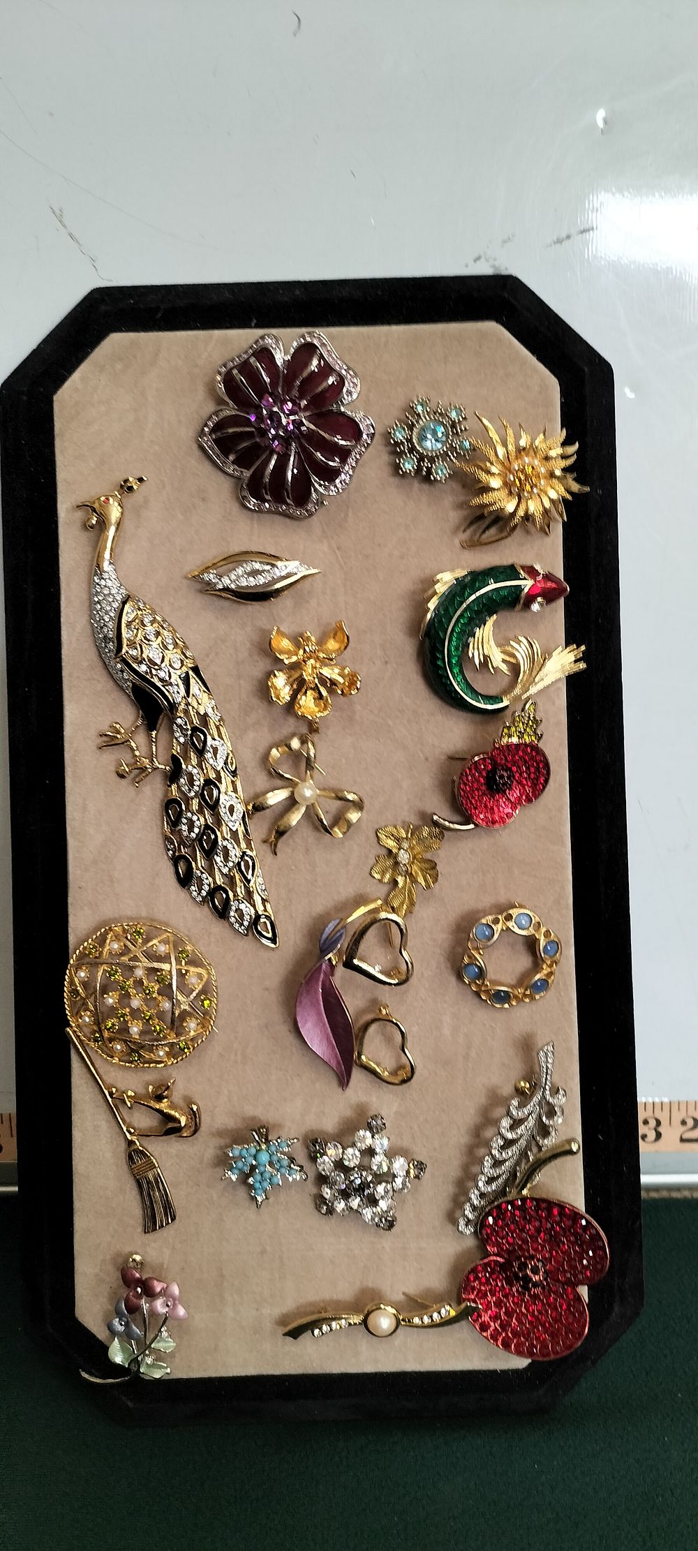 Lot 64 – An Assortment of Enamel and Rhinestone Figurative and Floral Brooches