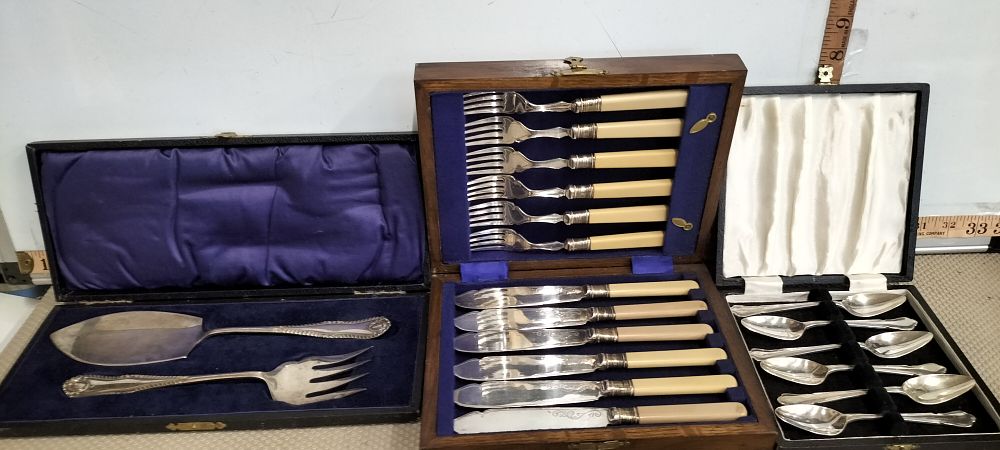 Lot 93 – A Collection of Silver Plated Cased Flatware and Serving Sets