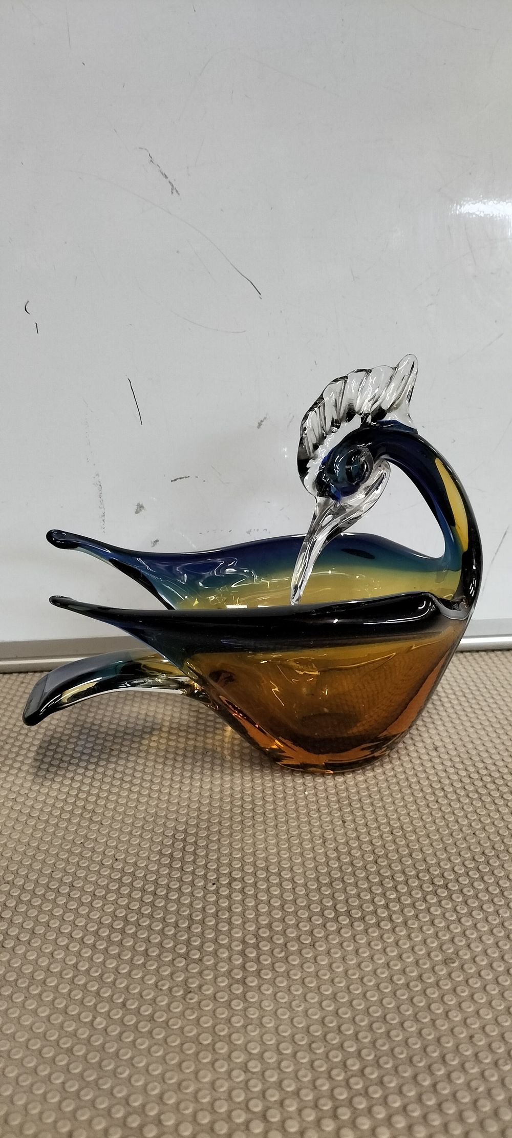Lot 101 – An Amber and Blue Glass Sommerso Bird Form Bowl