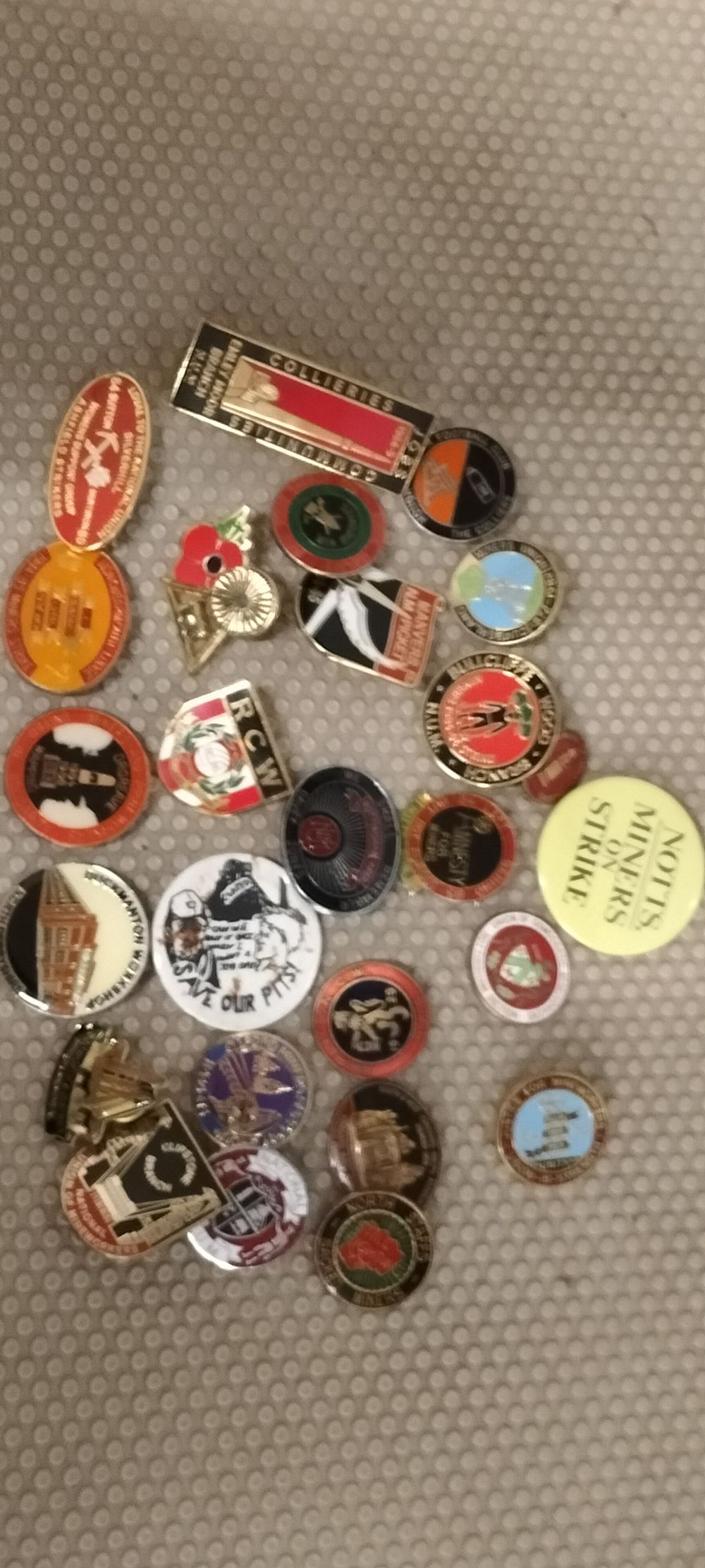Lot 105 – A Collection of Enamel and Button Badges Relating to the 1984-85 Miners Strike