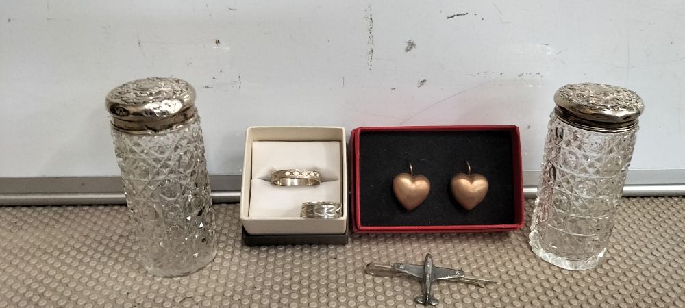 Lot 107 – A Collection Of Silver And Glass Vanity Items And Jewellery