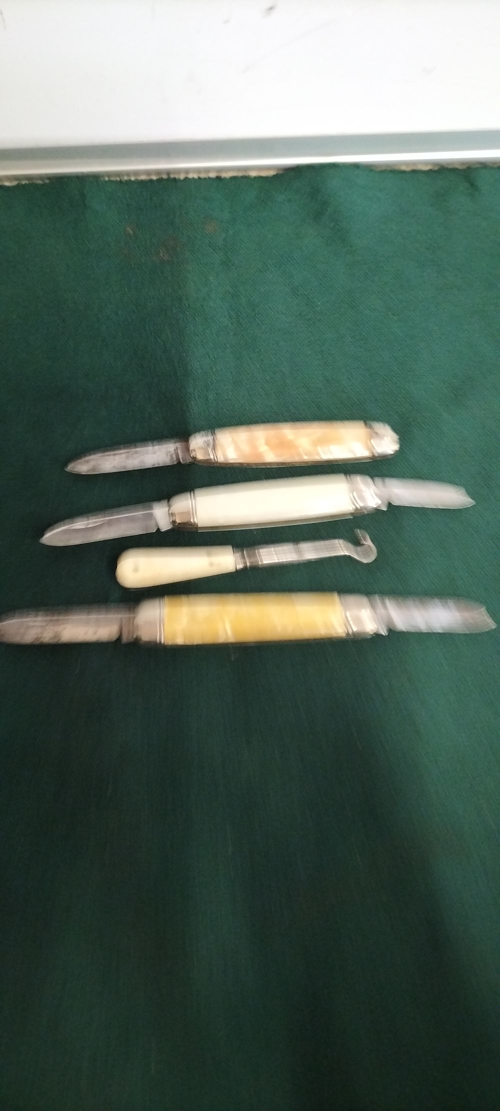 Lot 115 – An Assortment of Sheffield Pocket Knives and Tools