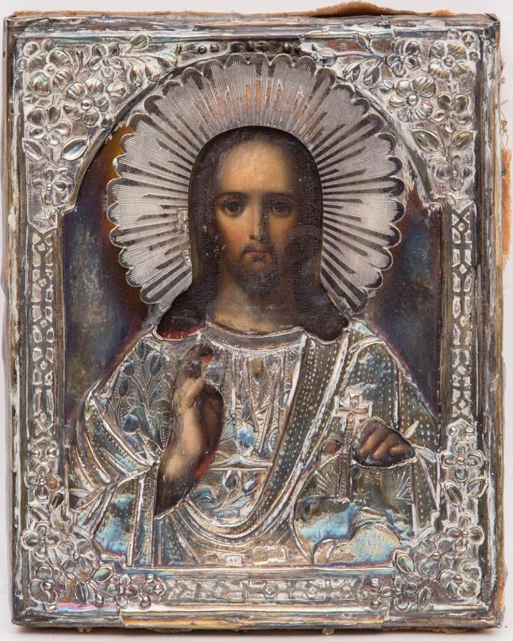 икона 19 век иисус вседержитель в окладе серебро. господь вседержитель 19 век в окладе. икона господь вседержитель эмаль 84. вседержитель оклад серебро 84. серебряный оклад на иконе господь вседержитель.