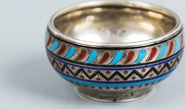 Выемчатая эмаль финифть. Выемчатая эмаль шамплеве. Выемчатая эмаль финифть. Техника клуазоне перегородчатая горячая эмаль. Выемчатая эмаль.