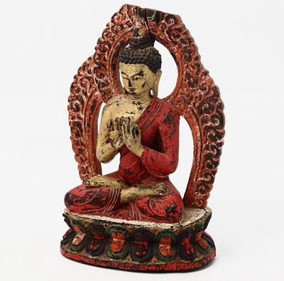 Статуэтка “Фигура Будды”. . Дерево. Ручная роспись. 19 век. 
Фигура Будды сидящего на 