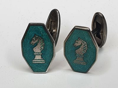 Старинные серебряные запонки "ШАХМАТЫ". Серебро 875 пробы. Эмаль. Середина 20 века. 
Размеры : 
