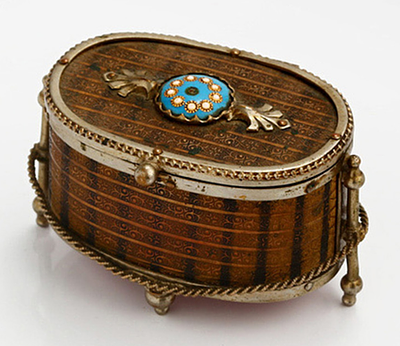 Старинная шкатулка для украшений. Россия, конец XIX - начало ХХ в. 
Металл, папье-маше, ткань. 