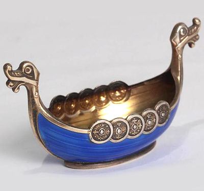 Вазочка для специй &laquo;Корабль викингов - Драккар&raquo;. Серебро 925 пробы. Золочение. Эмаль. ХХ век. 