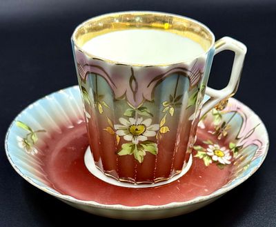 Чашка с блюдцем. Российская империя, т-во М.С. Кузнецова. Фарфор, роспись, позолота.