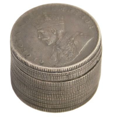 Табакерка стилизованная под стопку монет Британской Индии. Великобритания (?), первая половина 